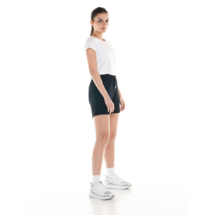 Pantalón corto básico de mujer.