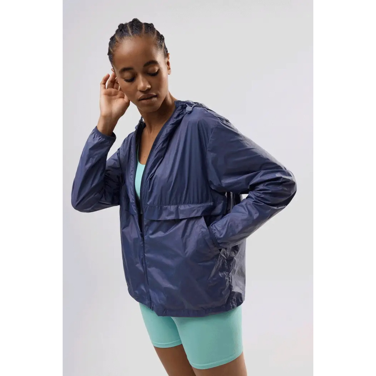 Giacca sportiva pieghevole grigia con cappuccio regolabile