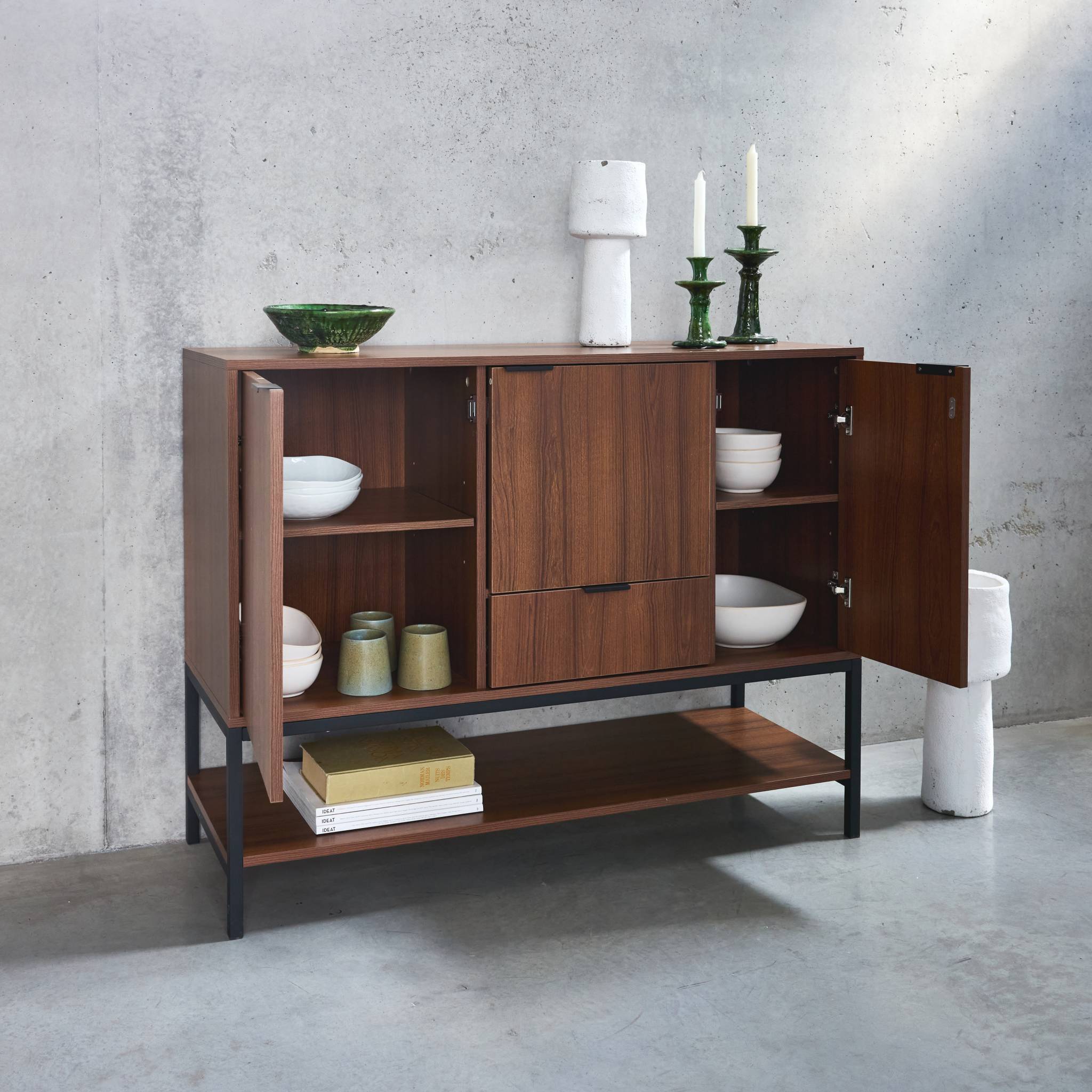 Buffet bas en décor noyer et pieds et poignées en métal noir L110cm - buffet haut. vaisselier. 3 portes. 1 tiroir et 3 étagères