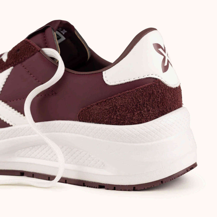 MUNICH AGORA 03 Zapatillas de estética urbana y técnica burdeos y blancas