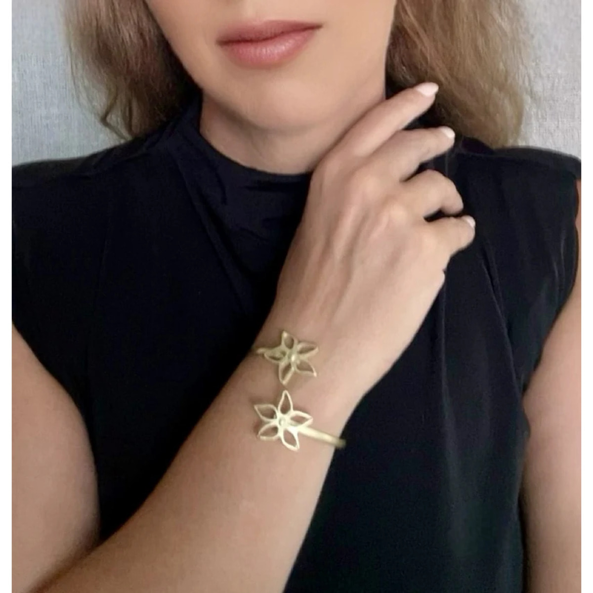 Pulsera brazalete fino IrregularBlom Doble dorado (latón) ajustable