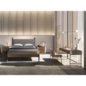 Mesita de noche con estructura de madera chapada en nogal natural y madera MDF lacada en beige base de acero inoxidable pulido en dorado 60x42x50cm