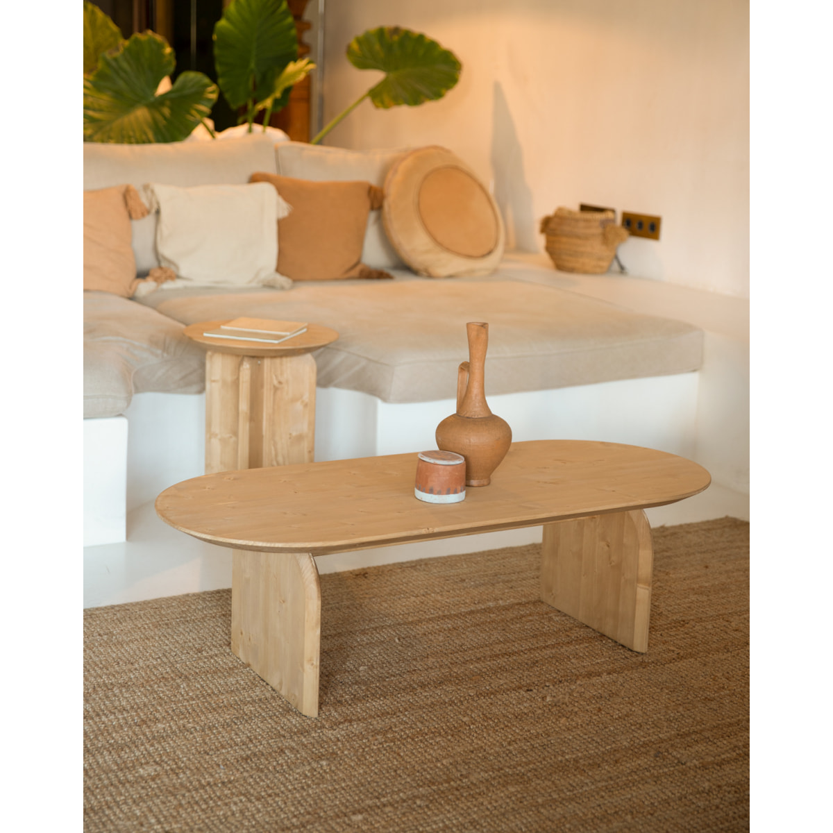 Table basse ovale en bois massif ton chêne moyen en différentes tailles