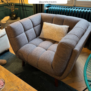 Fauteuil capitonné en tissu gris - Carmen