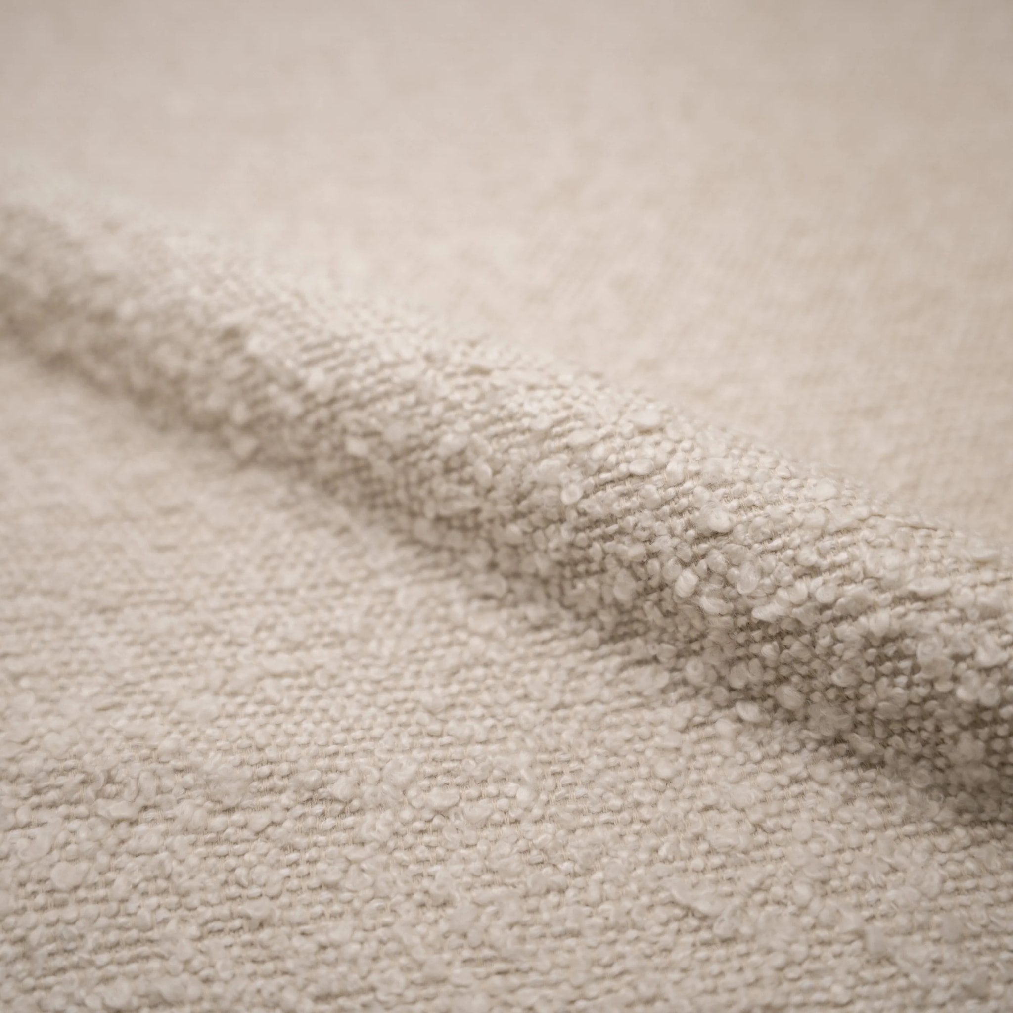 Lot de 2 chaises en tissu bouclé beige et pieds en métal noir - Iris