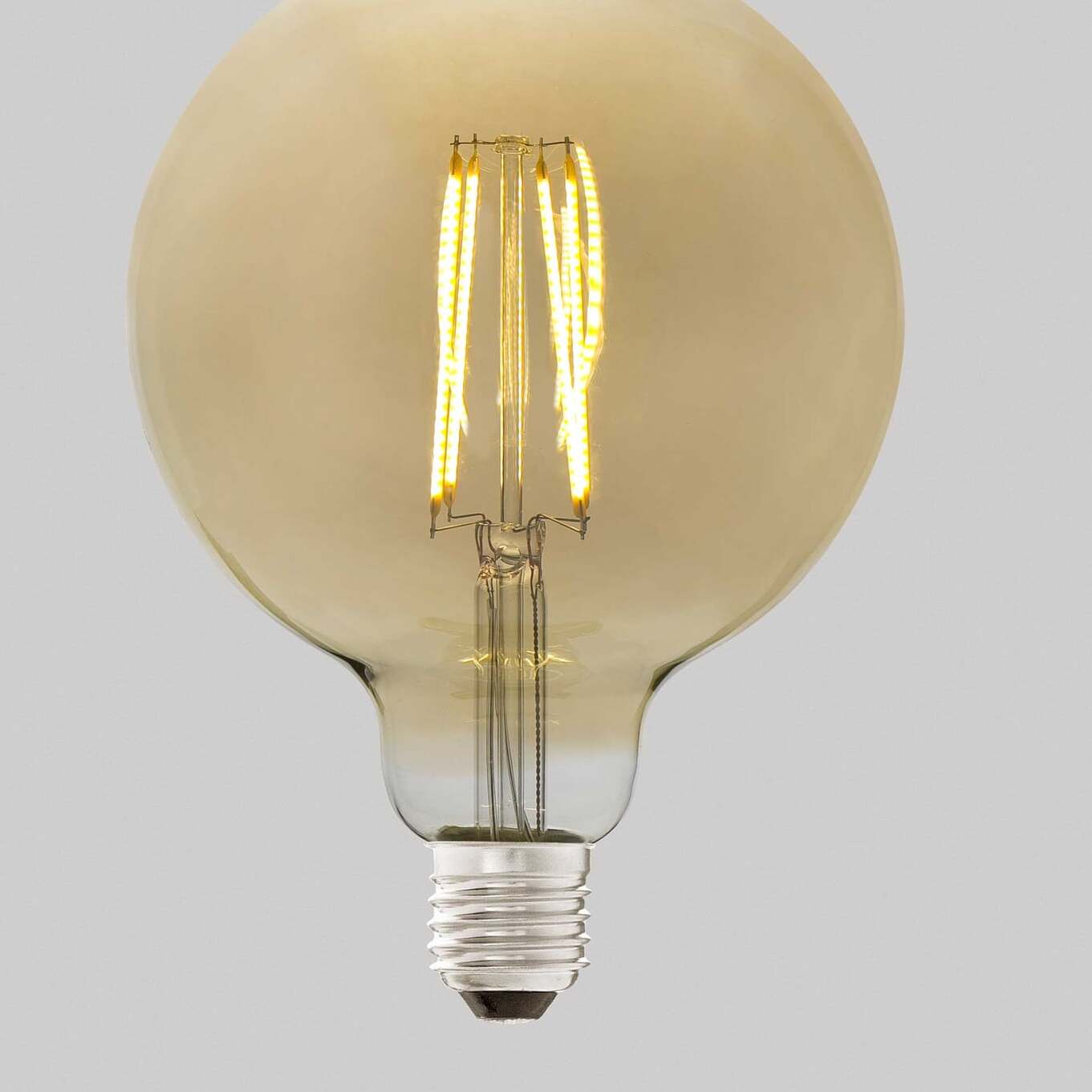 Bombilla GLOBO FILAMENTO LED ÁMBAR E27 4W 2200K