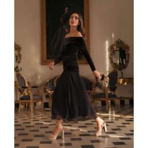 Vestido de punto elástico con flecos y corte ajustado de mujer