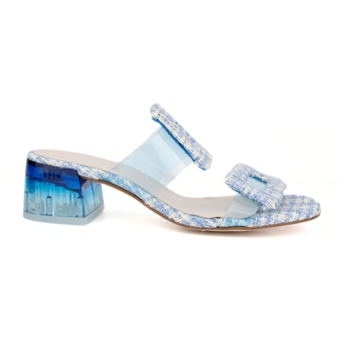 Sandalia en vinilo. Tacón 3 cm