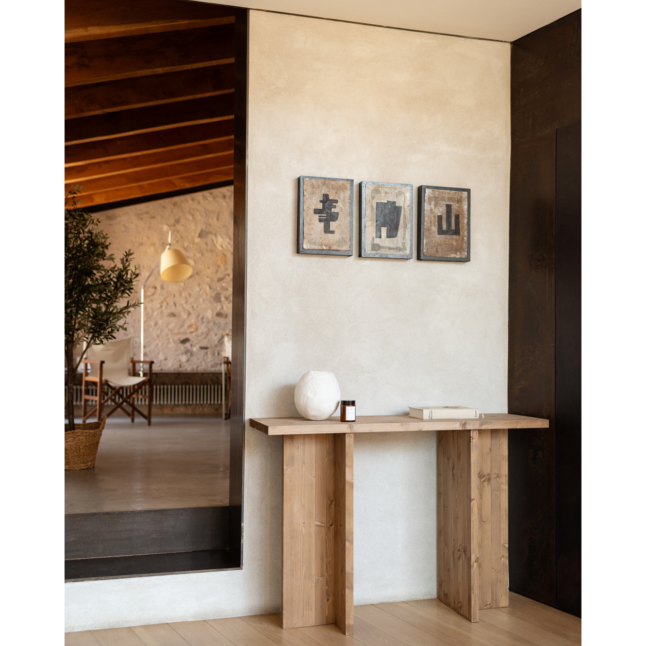 Consola de madera maciza en tono roble oscuro de 120x80cm Alto: 35 Largo: 120 Ancho: 80