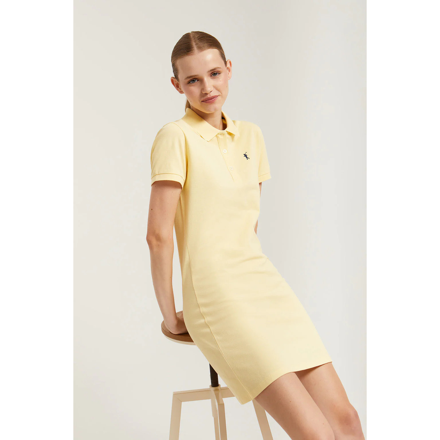 Vestido polero manga corta amarillo con bordado Rigby Go