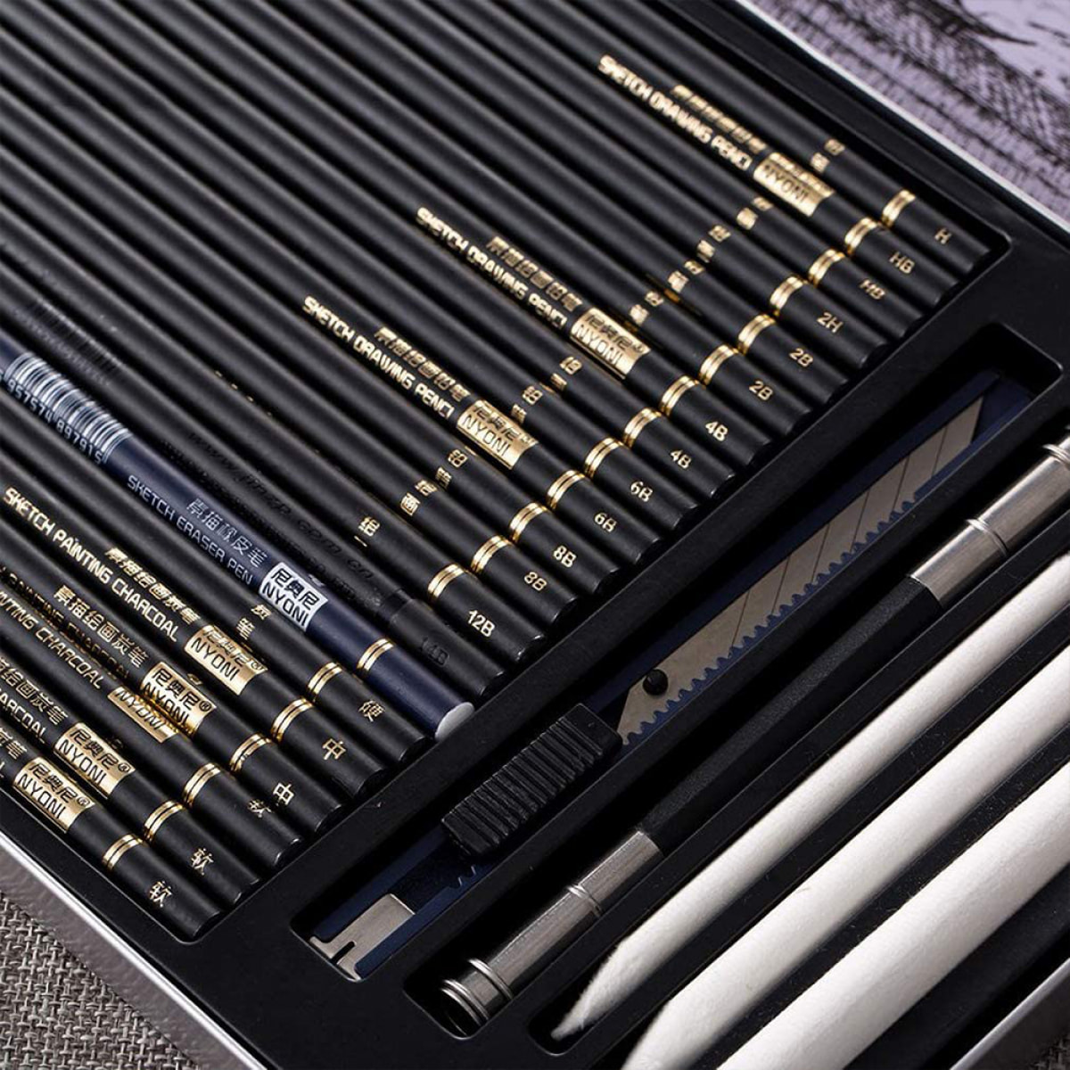 Set Profesional de 29 piezas para diseños profesionales. Se compone de 14 lápices de esbozo de diferentes grosores y durezas (H-14B), 6 lapices de  carbón  y herramientas de dibujo profesional.