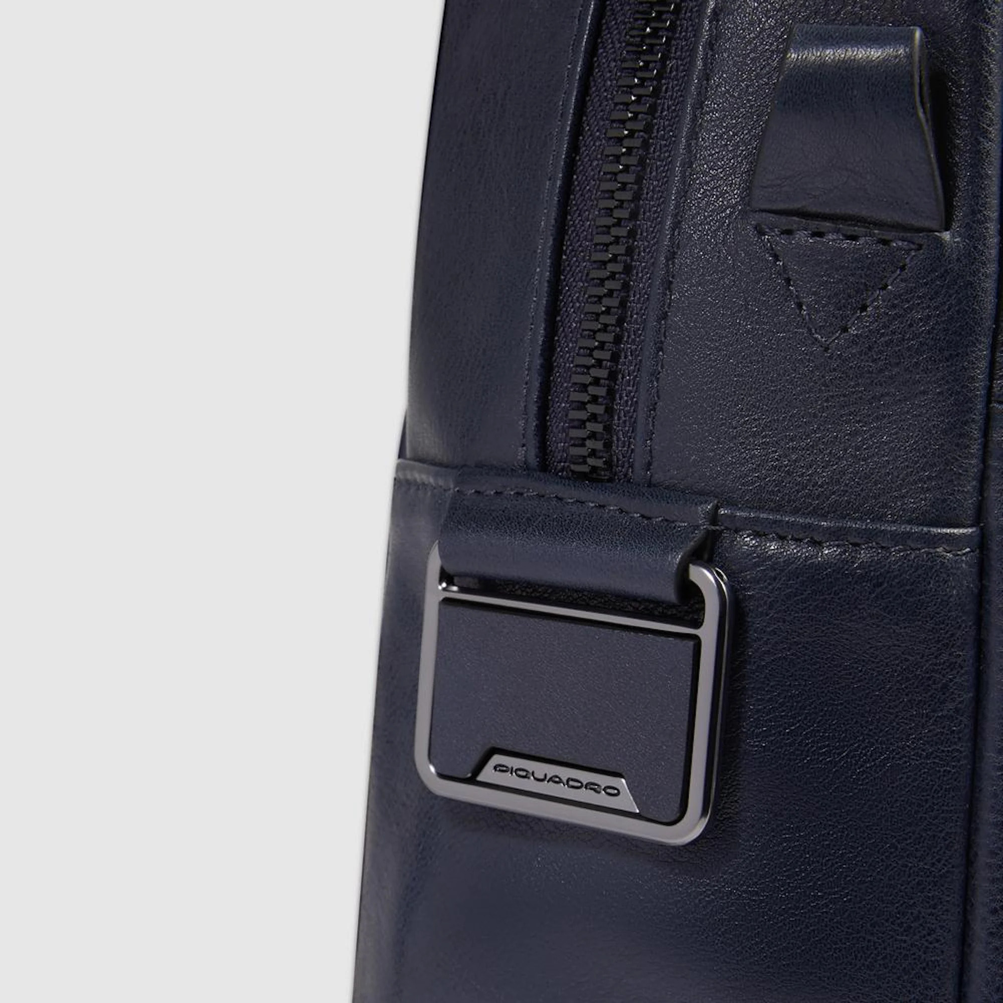 Piquadro Borsa porta in pelle porta pc e iPad® con protezione antiurto, tasca porta bottiglia