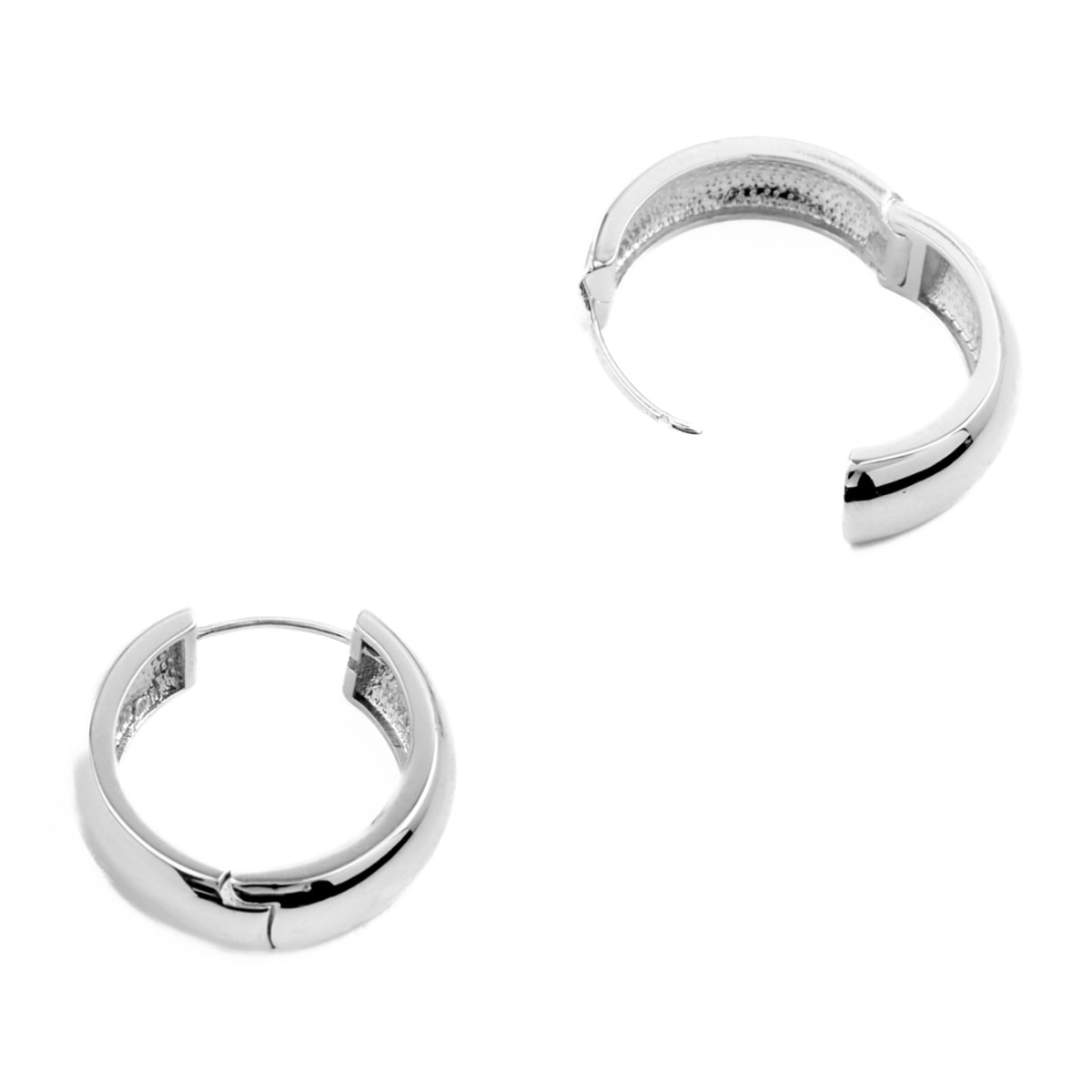 Pendientes de 18mm de diámetro acabados en rodio
