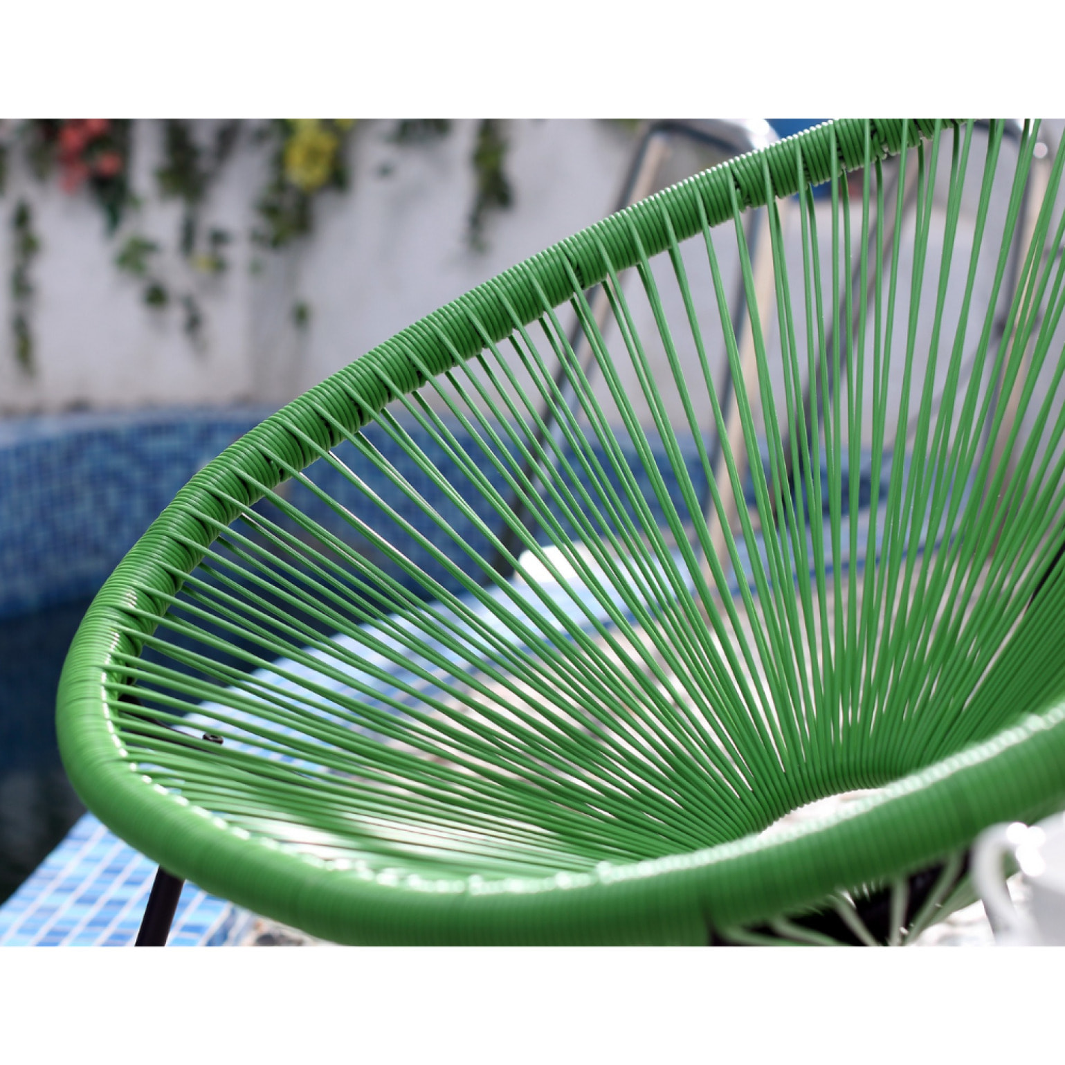 Salon de jardin 2 fauteuils ronds et table basse vert LIO