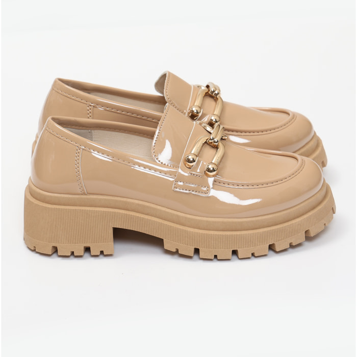 Mocassini platform in simil pelle verniciata con dettaglio color oro