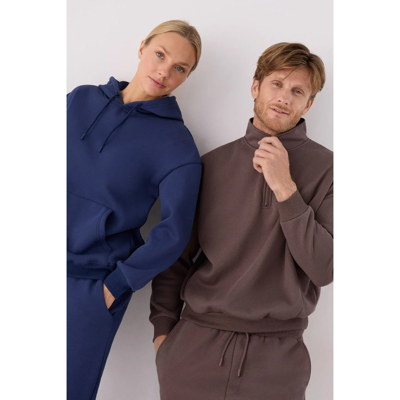Sudadera deportiva hombre afelpada semi cremallera marrón
