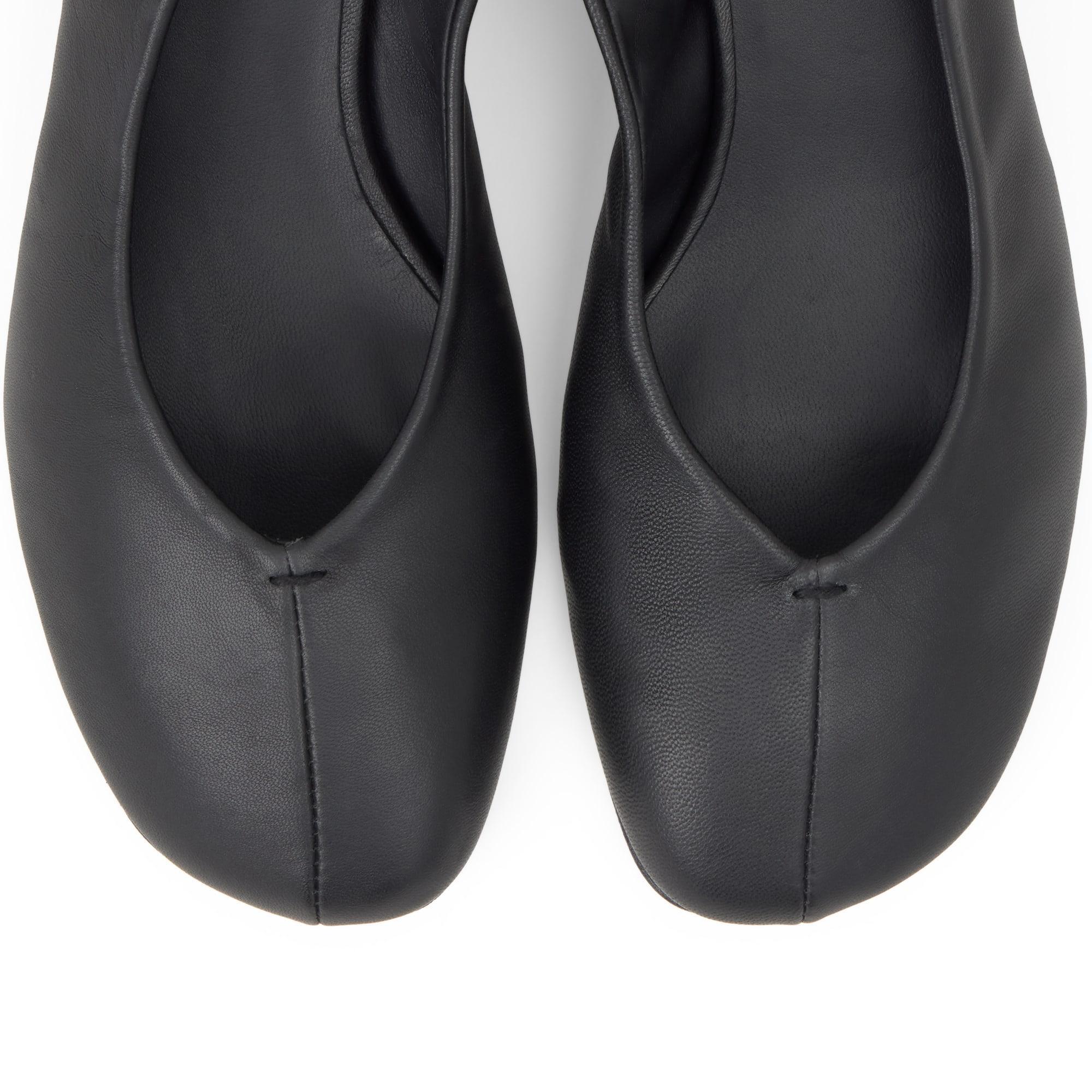 Zapato tacón destalonado Ada en napa con cierre de cintas