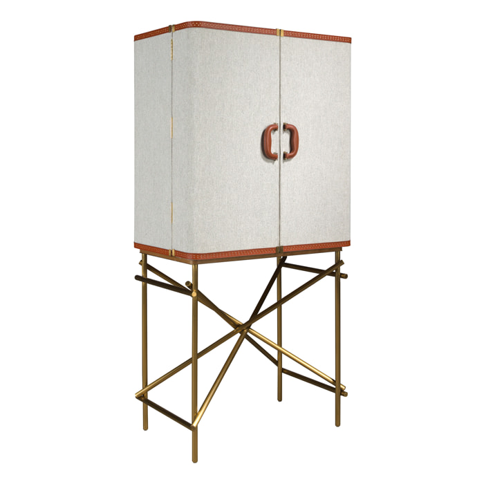 Aparador Angel Cerdá alto con estructura de madera chapada en nogal natural tapizada en tela gris claro y unas patas de acero inoxidable pulido en dorado 82x53x169cm