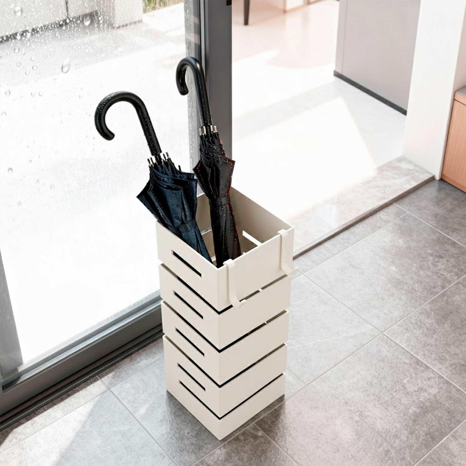 Portaombrelli In Acciaio Zincato Per Interno Esterno Con Vaschetta Scolapioggia 2 Ganci Removibili Base Antiscivolo 49 x 15,5 x 15.5 Cm Bianco