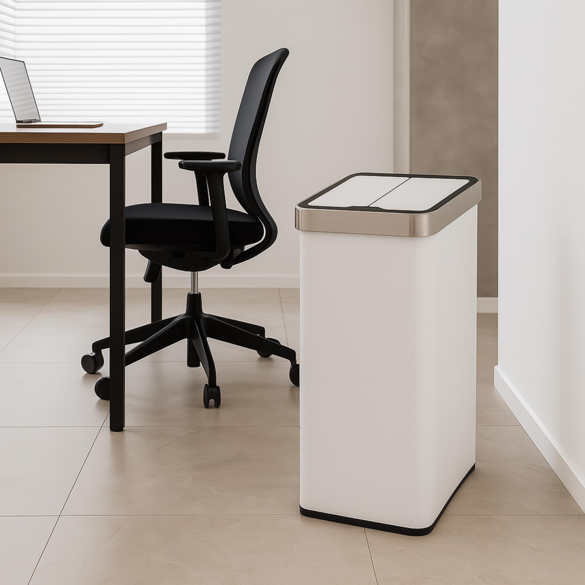 Cubo de Basura color blanco en acero inoxidable con apertura de alas y sensor automático