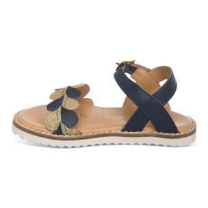 Sandalia color oro azul en piel, moderna con detalle de corazones