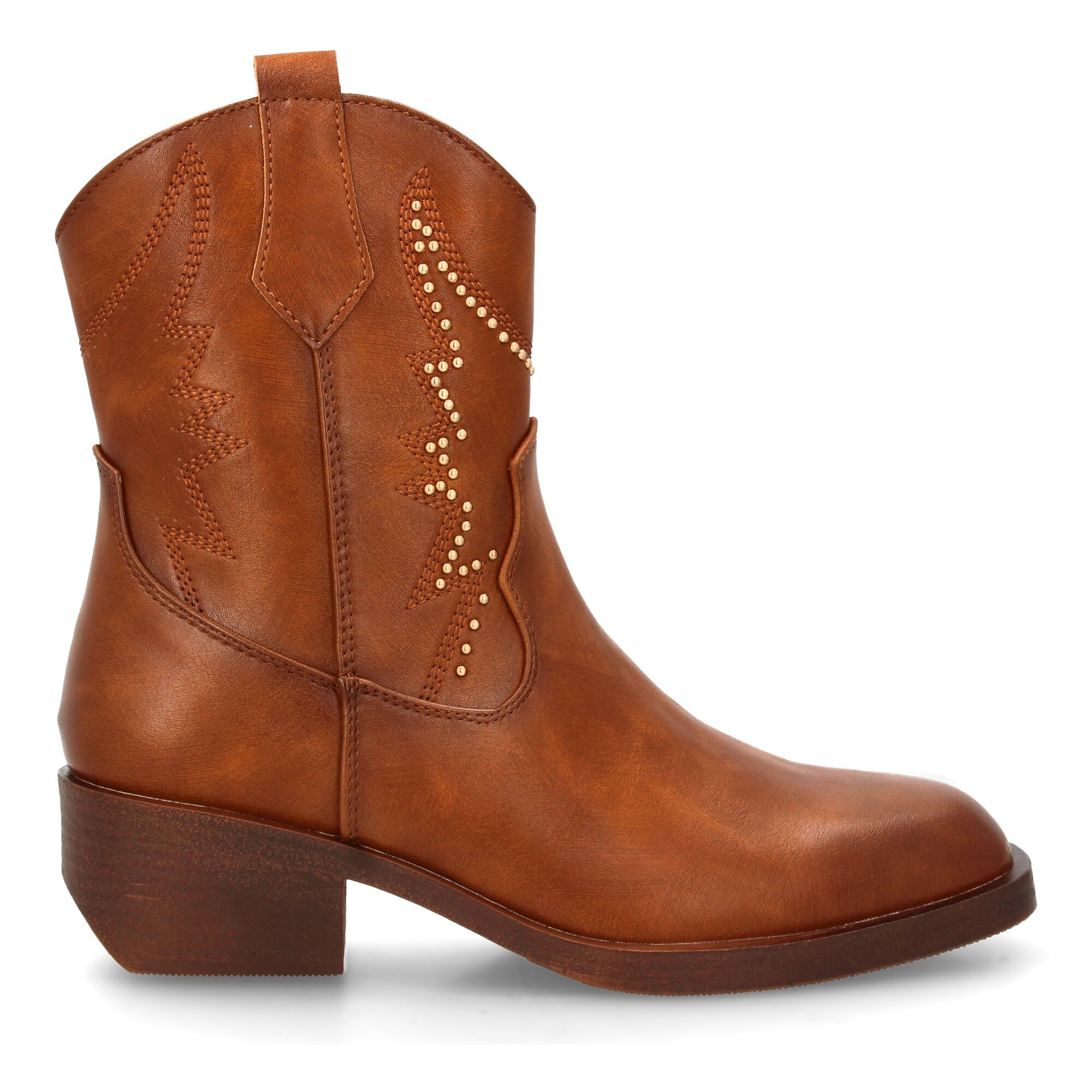 Bota cowboy con diseño de tachuelas.