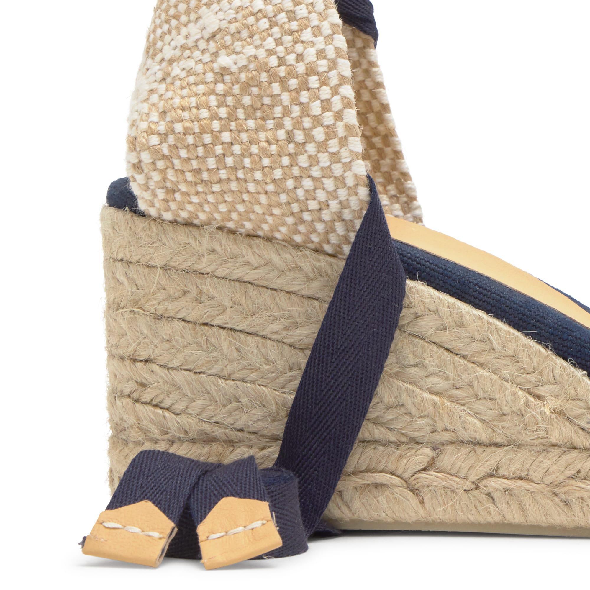 Alpargata con cuña 7 cm en lona de algodón con pala en v y cintas al tobillo