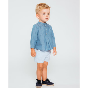 Bermuda vichy azul. Con bolsillos, botón y dibujo de la bragueta.