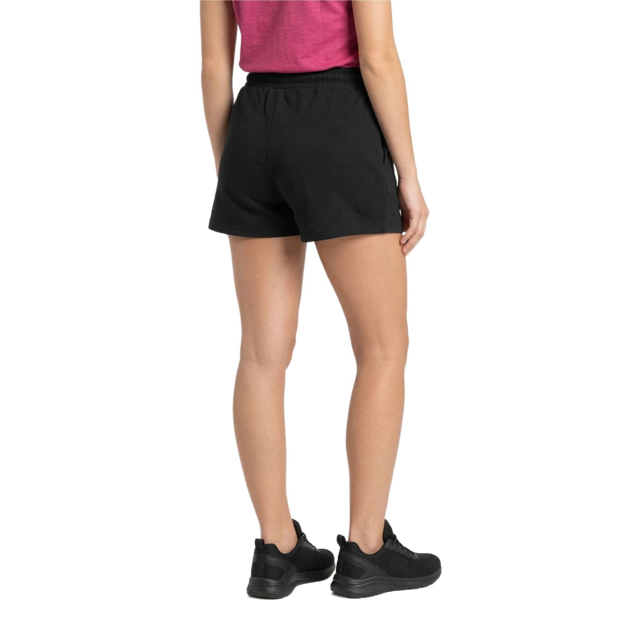 Mujer bajita nunca sin