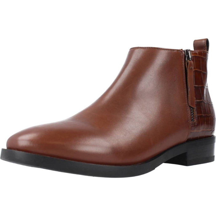 Botines Mujer de la marca GEOX  modelo DONNA BROGUE F MARRON