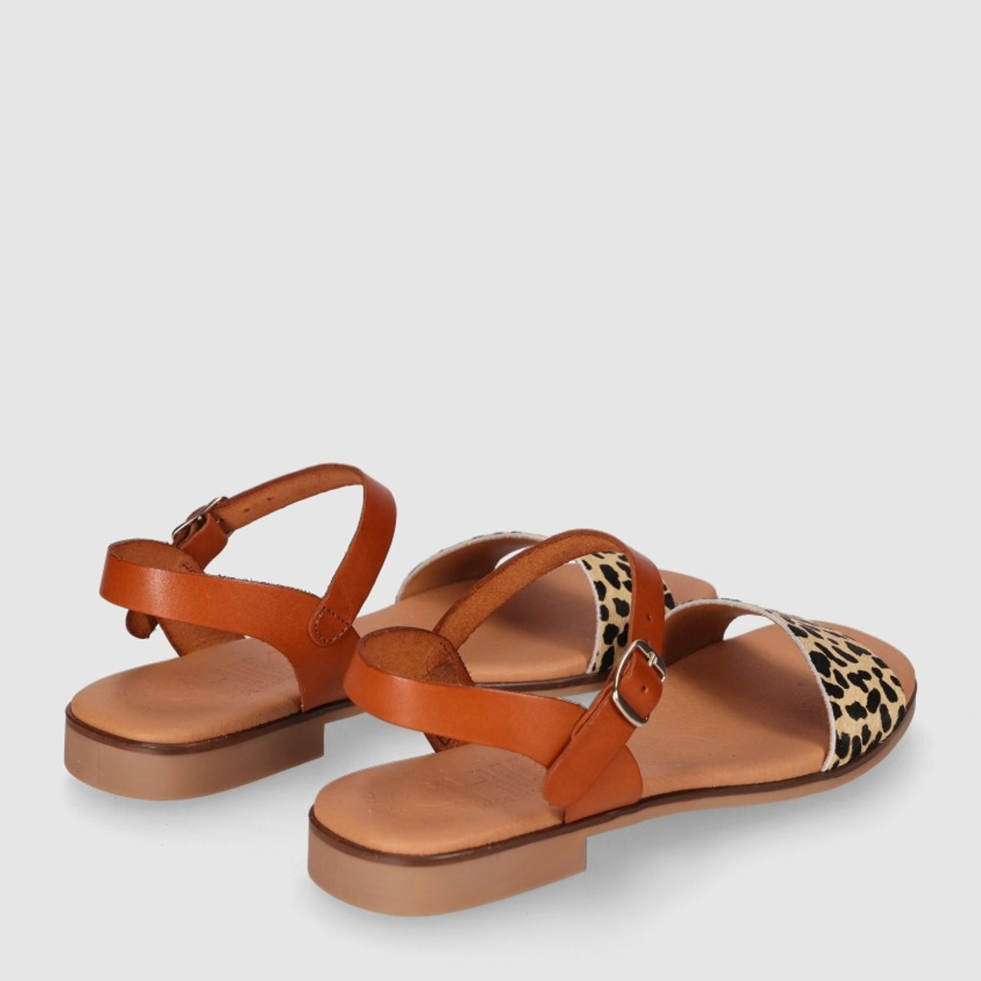 Sandalias de Piel - Cuero - Tacón: Bajo