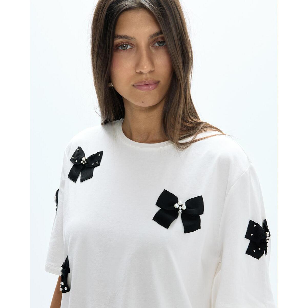 T-shirt girocollo con lacci posizionati e maniche corte