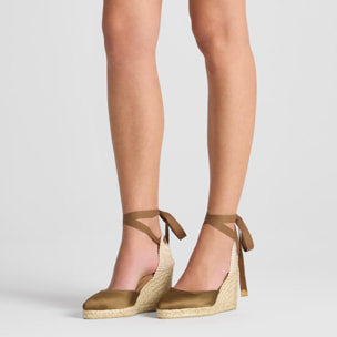 Alpargata Joyce cuña de yute en satén con cintas y punta afilada