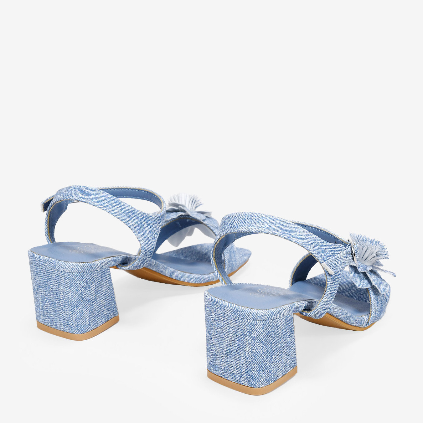 Sandalias de tacón tejanas con flor