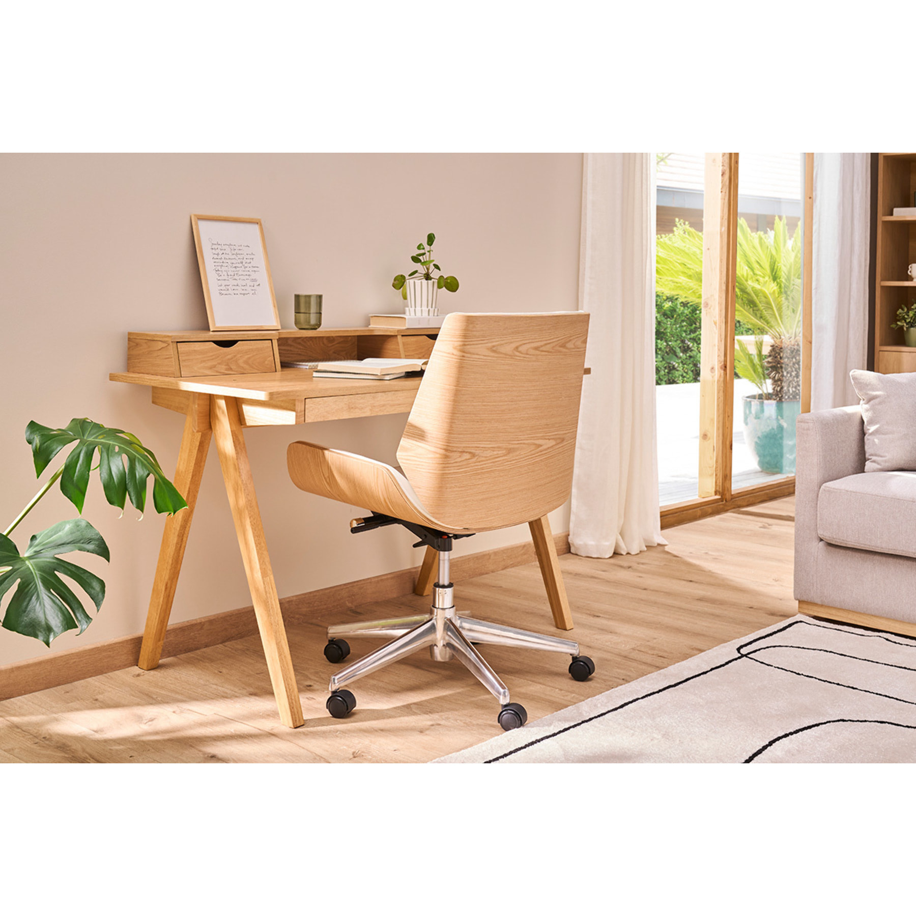 Chaise de bureau à roulettes design blanc, bois clair et acier chromé CURVED