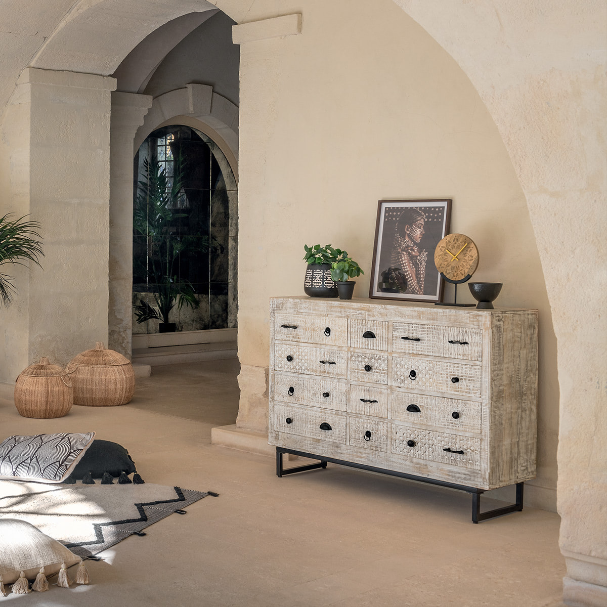 Commode 12 tiroirs "Ajay" - manguier sculpté