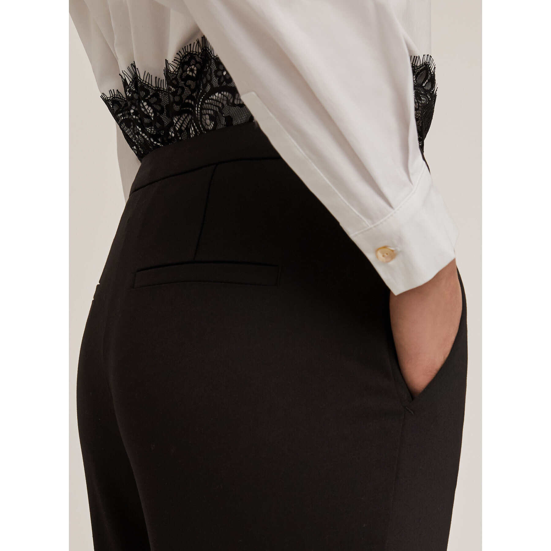 Motivi - Pantaloni flare in tessuto compatto - Nero