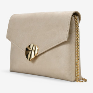 Bolso de mano beige con broche dorado