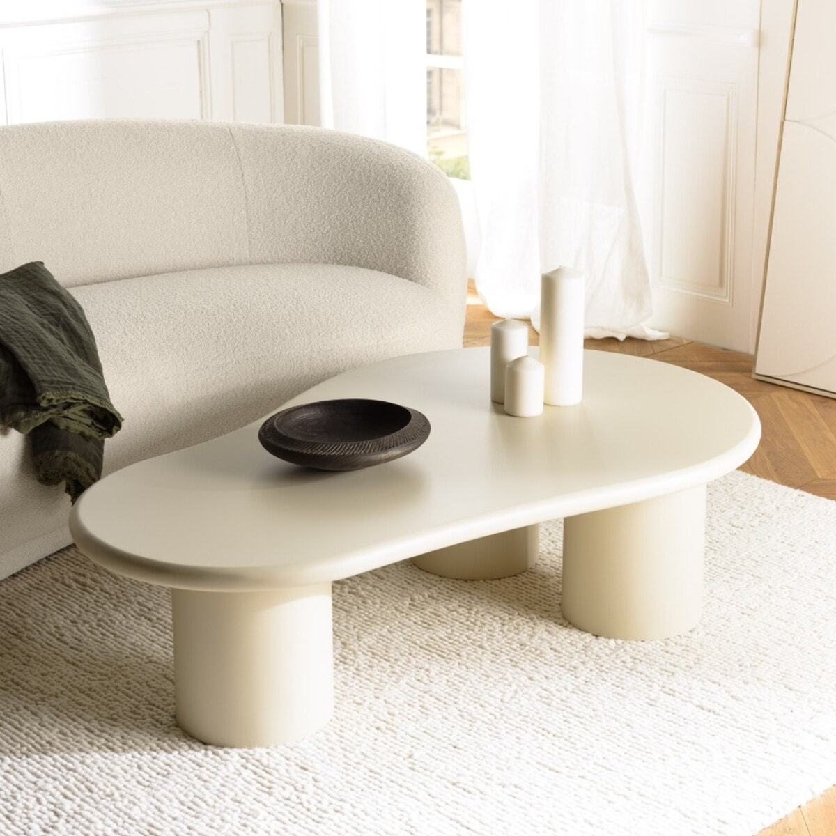 UGO - Table basse forme organique couleur beige effet béton
