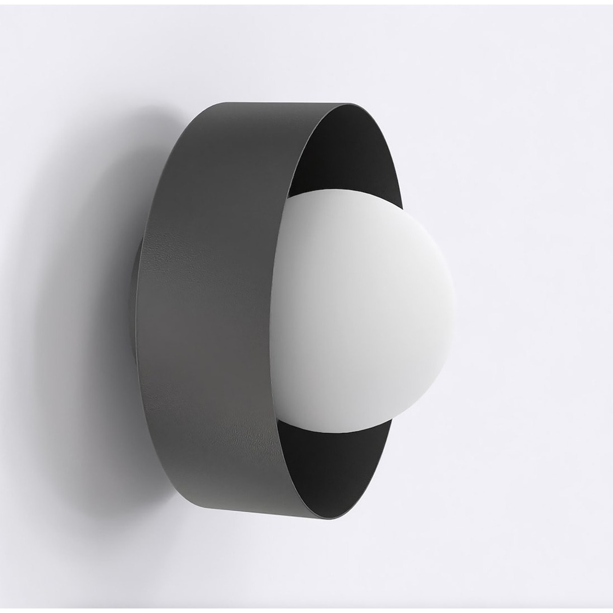 Lampada a parete Lulu in acciaio nero con diffusore sferico