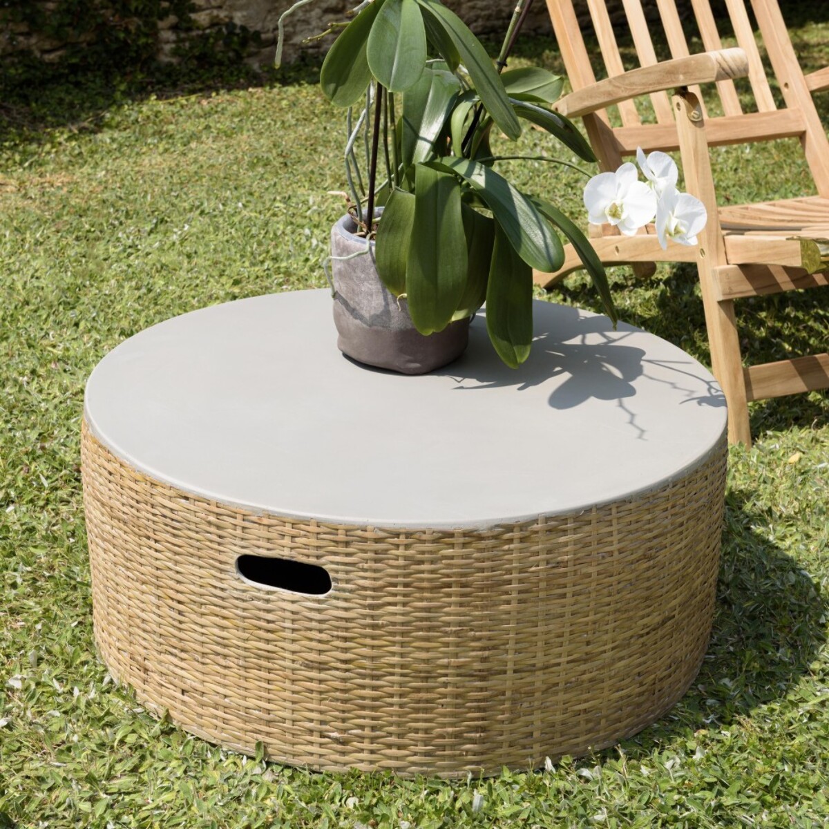 HECTOR - Table basse ronde plateau en béton socle en bambou naturel