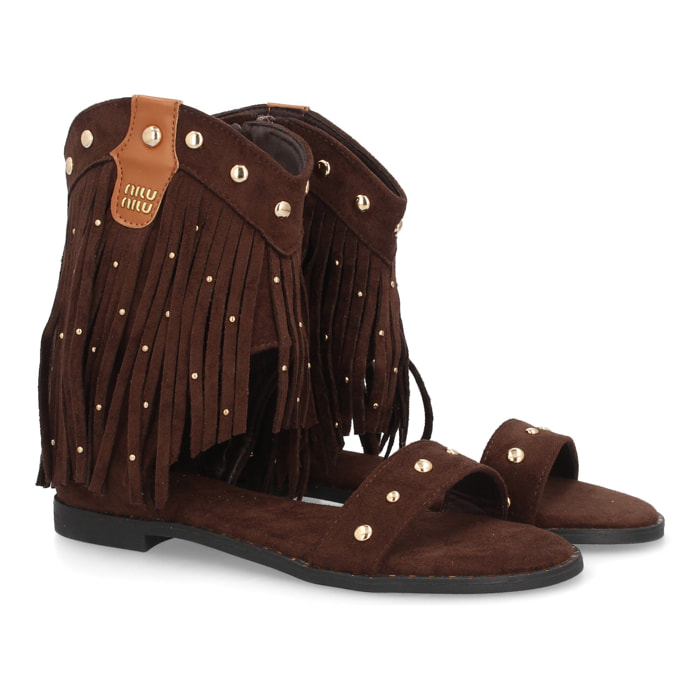 Sandalias planas con flecos y tachuelas