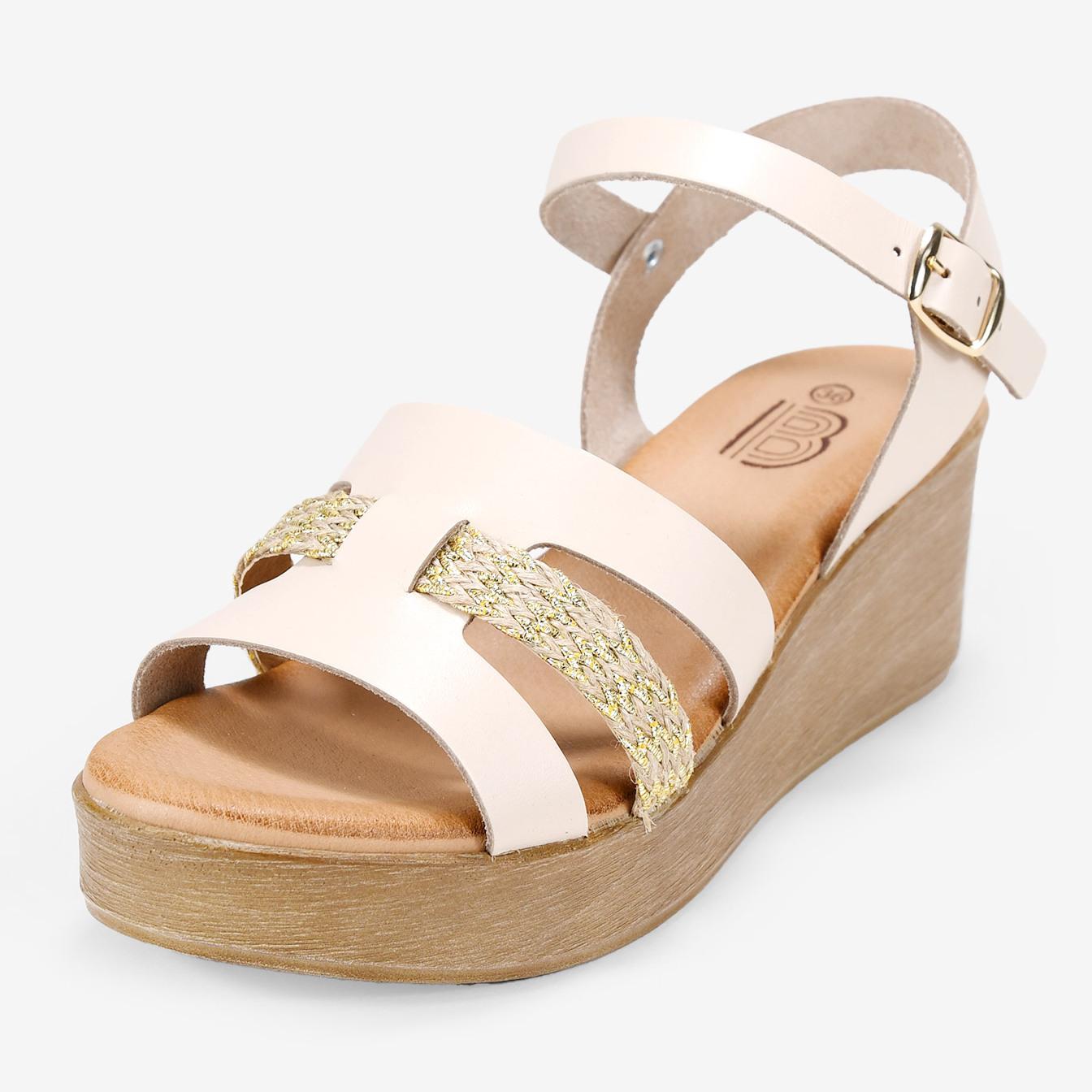 Sandalias de piel beige con cuña efecto madera