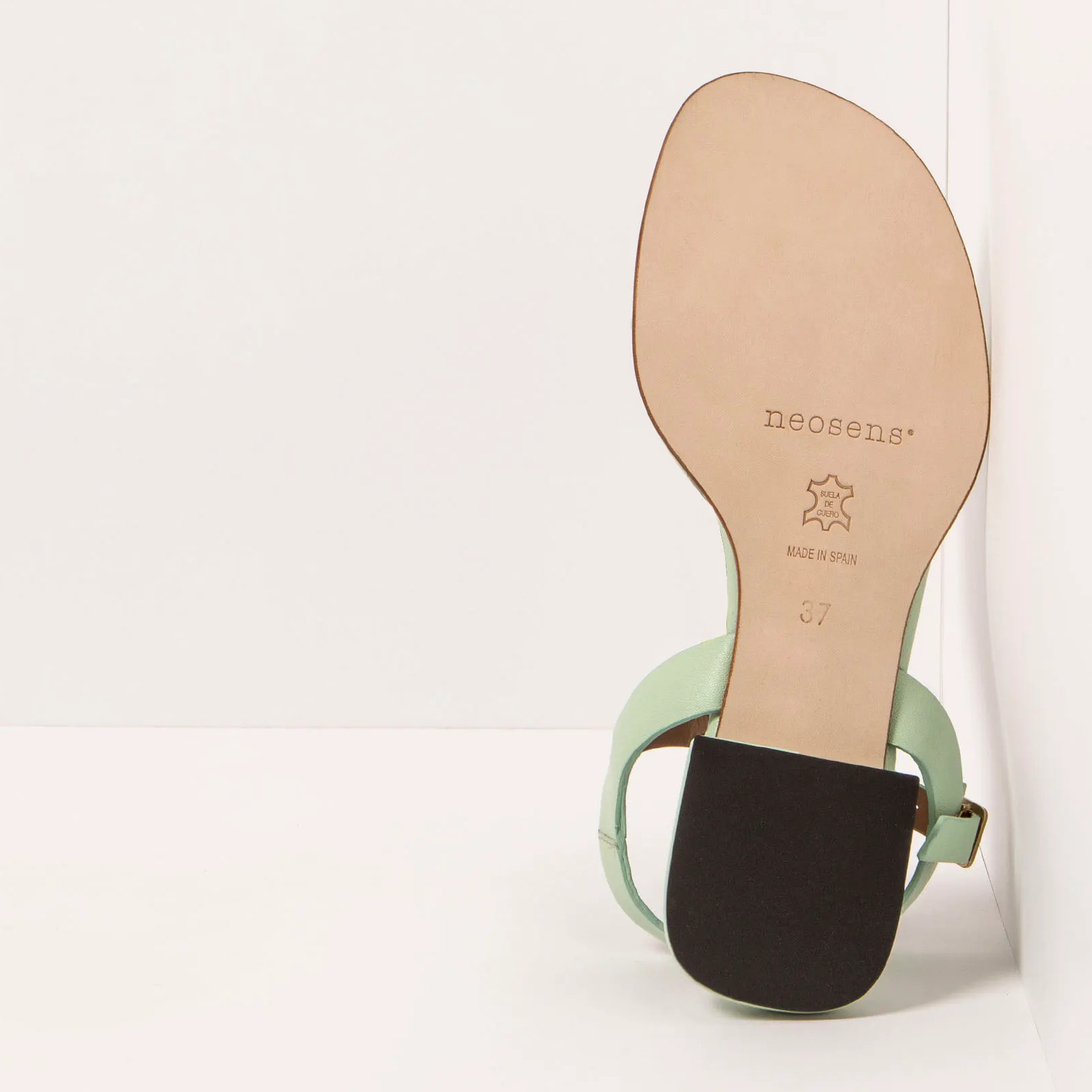 Sandalias S3152 NAPPA PASTEL GREEN/ VALVIN color Pastel green