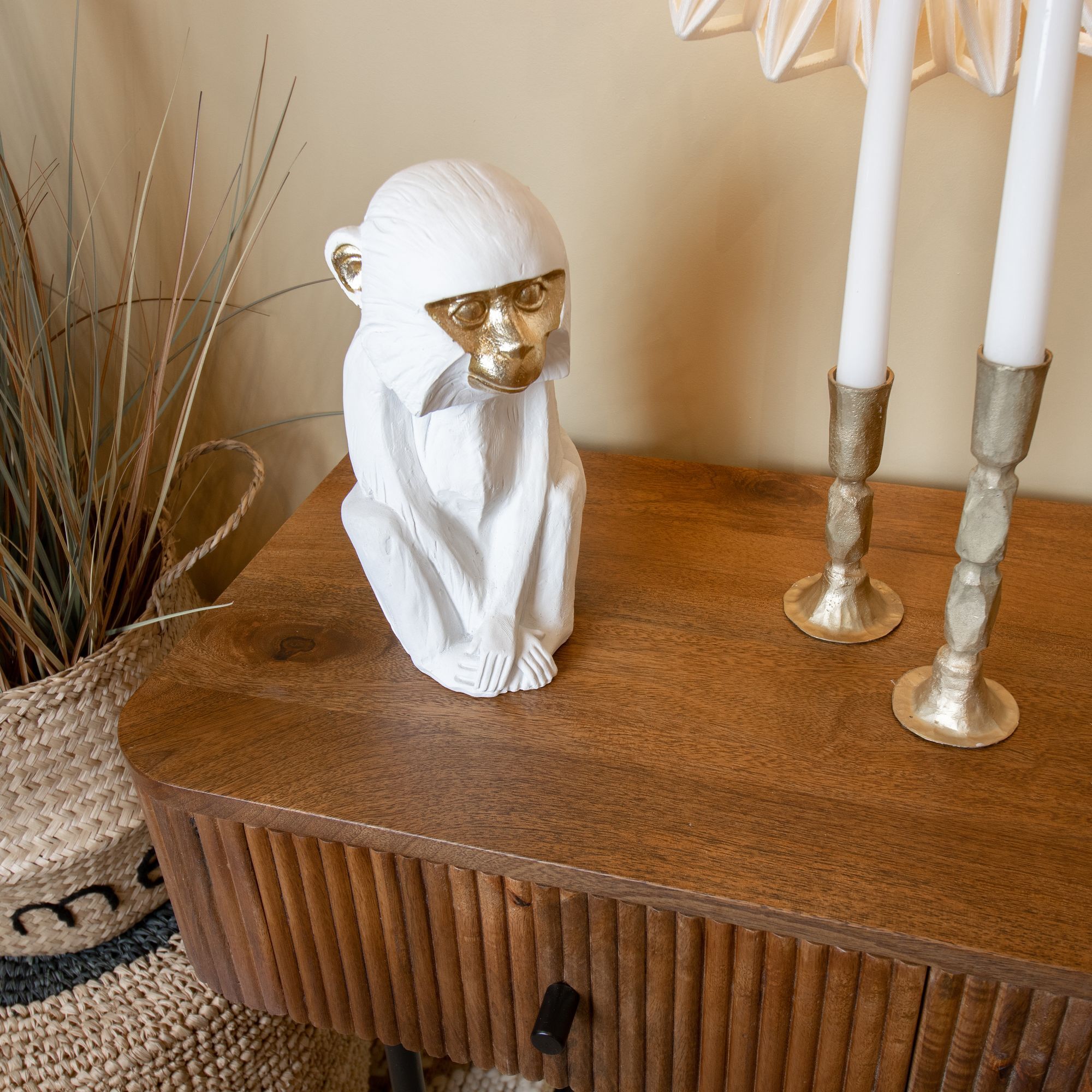 Figurine singe en résine blanche et dorée YULU