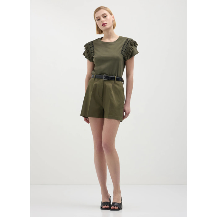 T-shirt smanicata con passamaneria