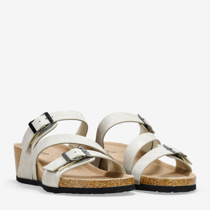 Sandalias beige con cuña de corcho