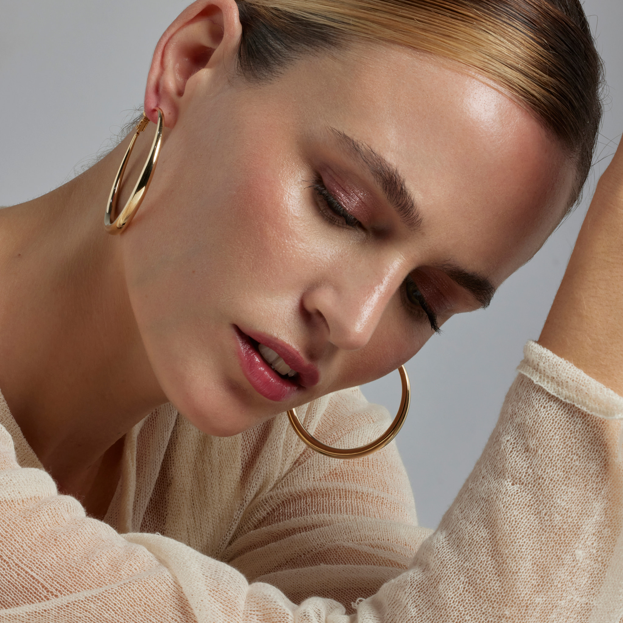 Pendientes de 54mm de diámetro acabado oro amarillo de 18k
