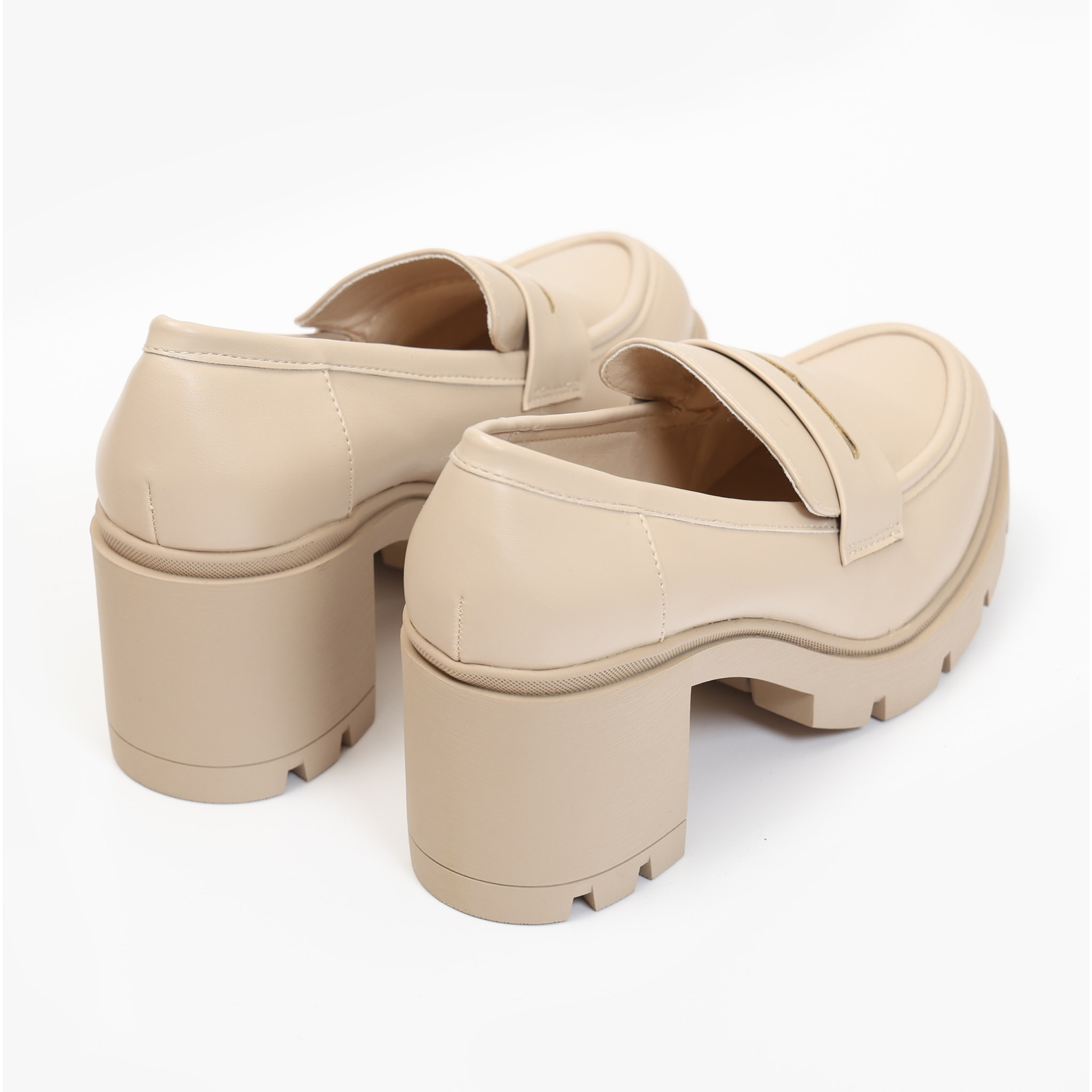 Mocassini in simil pelle con tacco comodo