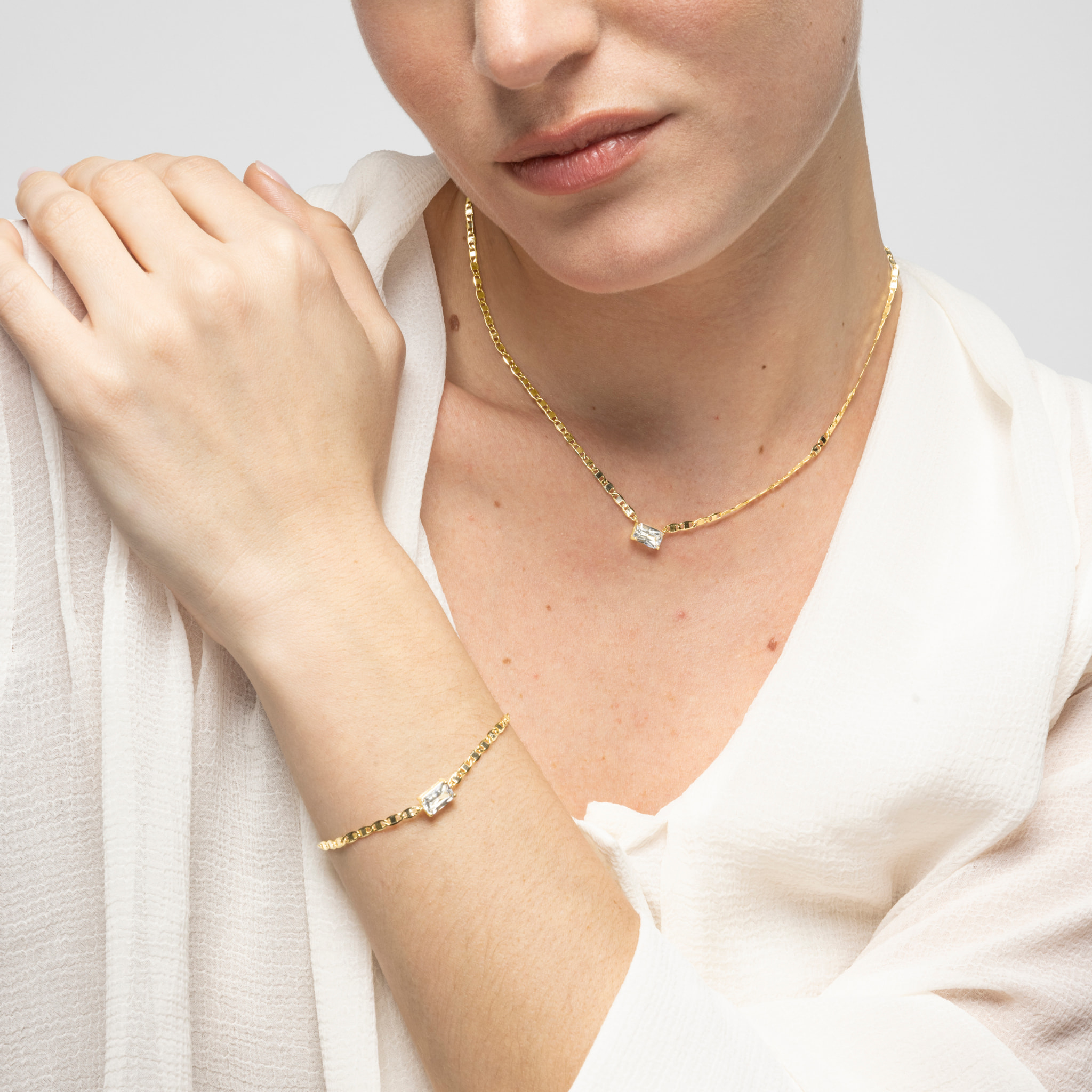 Collar Dusan acabado oro amarillo 18k